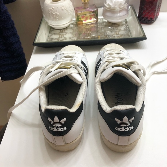 Adidas Superstar Sneakers Size 5.5 - Picture 3 of 4